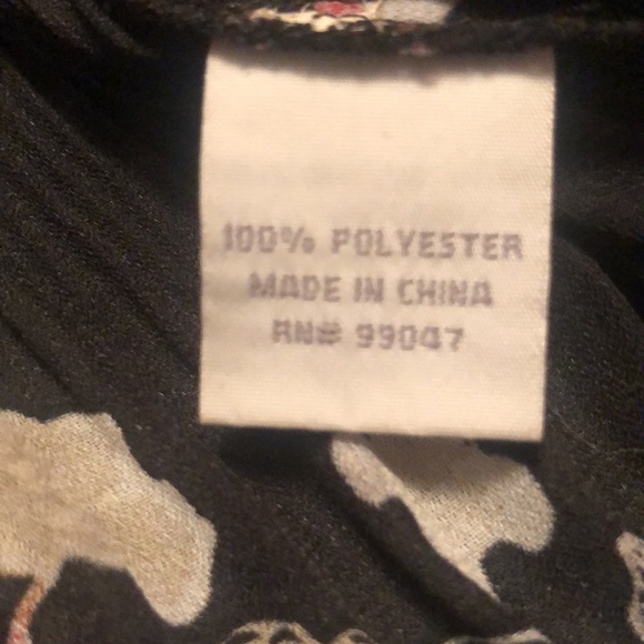 Vintage Cap sleeve black and tan floral blouse with details around neck area - Picture 8 of 11